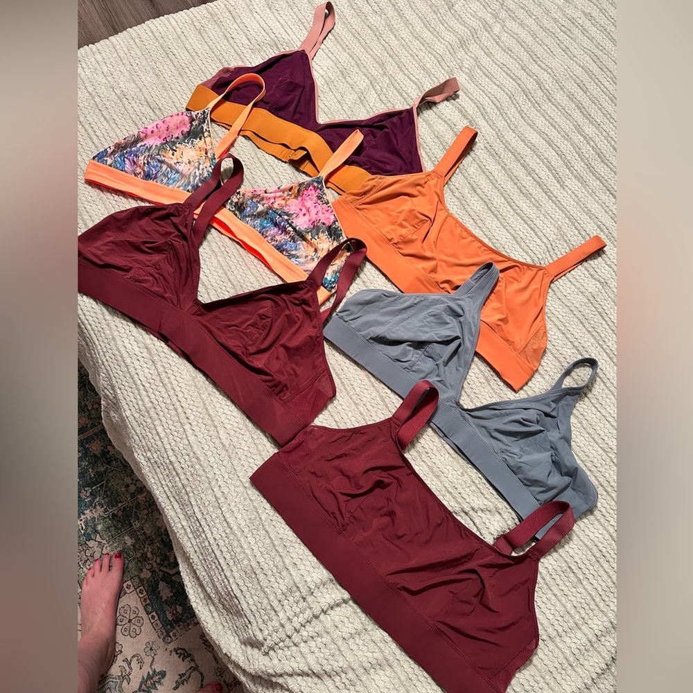 Set of 6 NEW Parade wireless bras! Burgundy, Orange, Gray